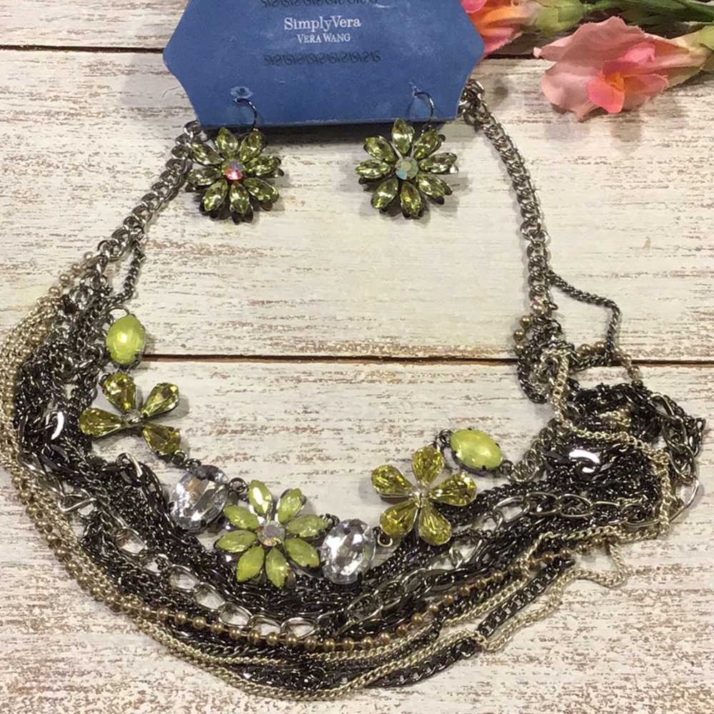 Simple Vera by Vera Wand necklace and earrings set.